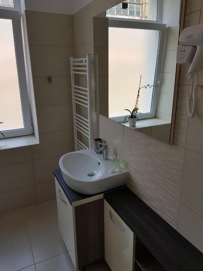Resita Residence Sauna Apartment Buitenkant foto